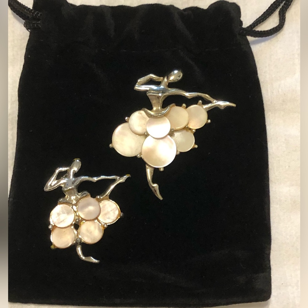 2 Vintage Ballerina Pins, silver and mother of Pearl - Picture 3 of 8